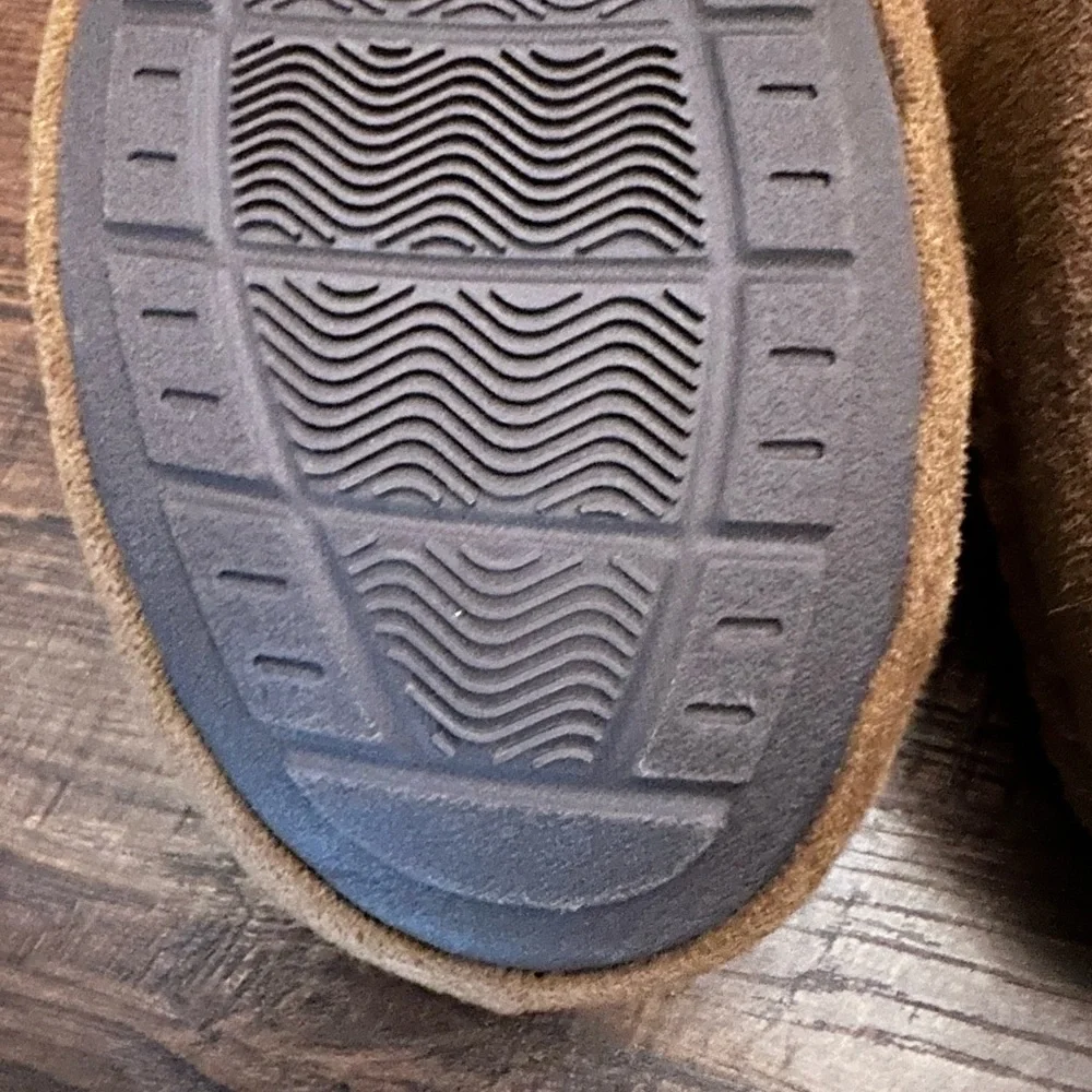 Creighton moccasin slippers men’s 9/10 brand new chestnut brown blue jays